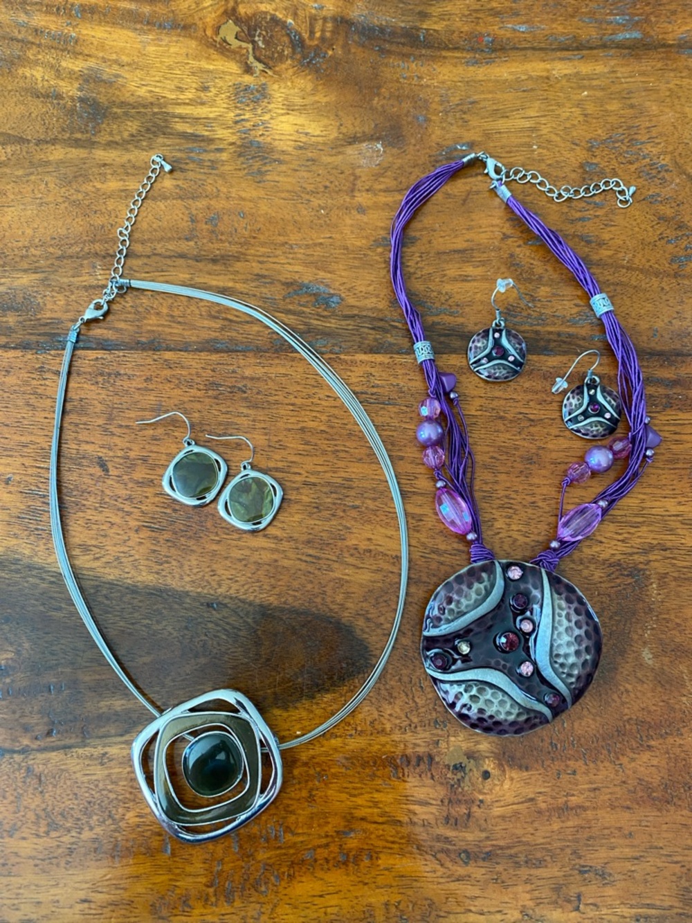 2x Pendant Necklace & earring Sets